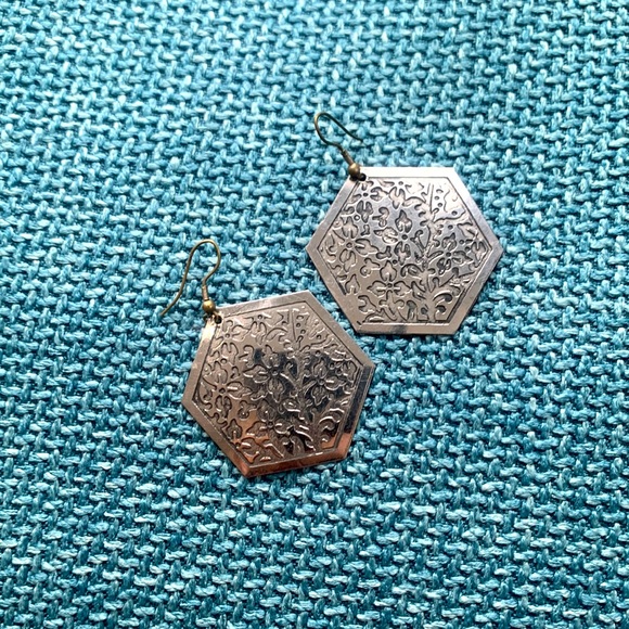 Floral pattern pendant earrings - Picture 1 of 2